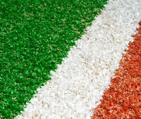 Pelouse artificielle aux couleurs du drapeau italien.
